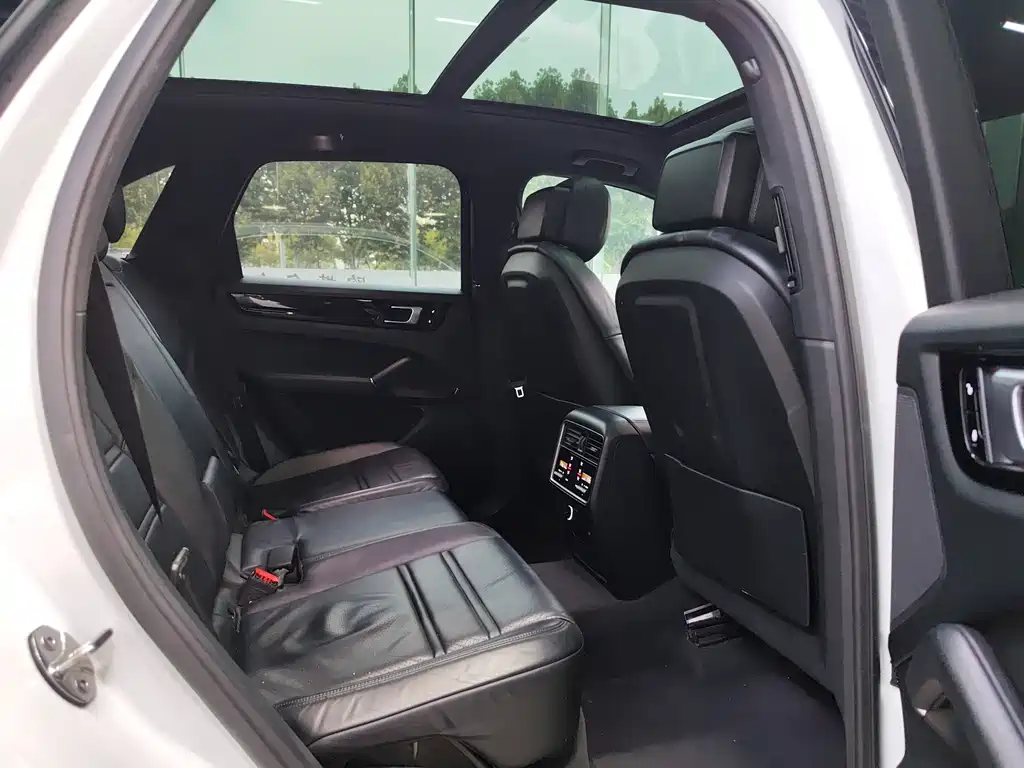 Porsche Cayenne — миниатюра 22