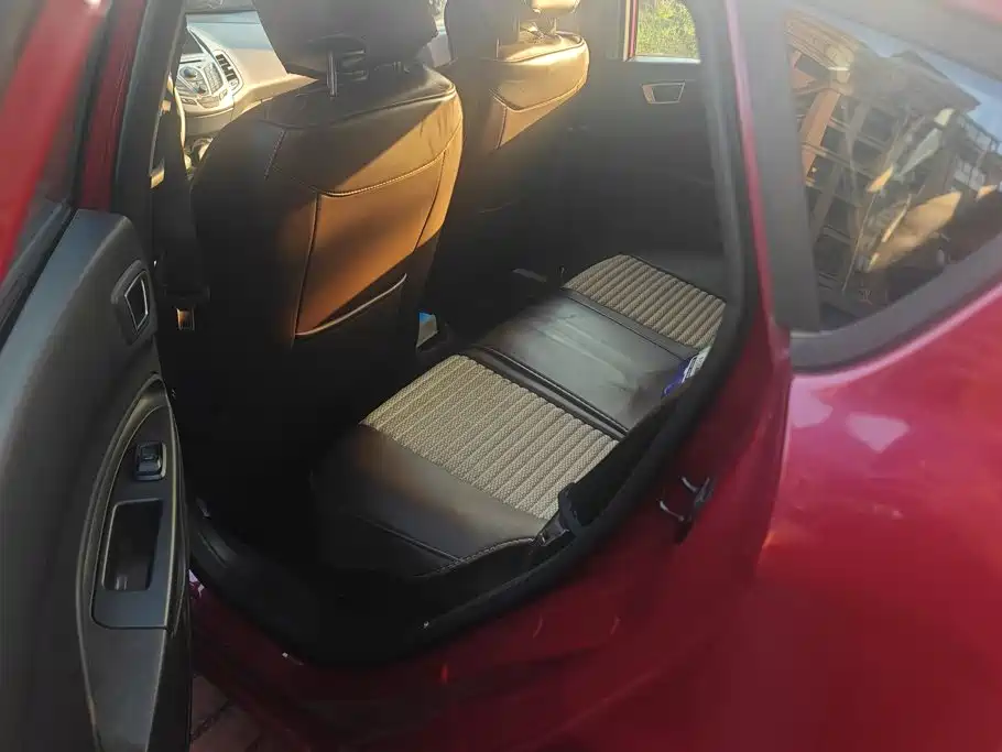 Ford Fiesta — миниатюра 9