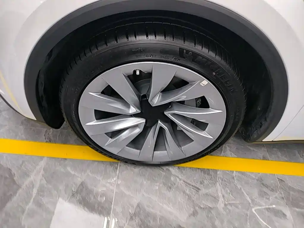 Tesla Model Y — миниатюра 23