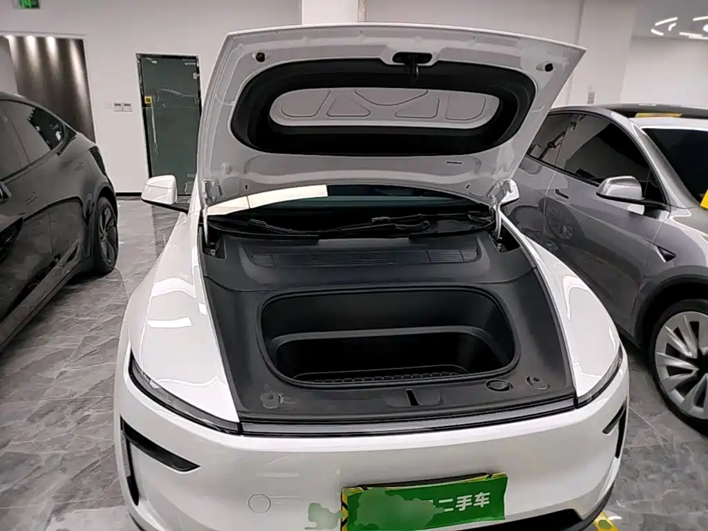 Tesla Model Y — миниатюра 20