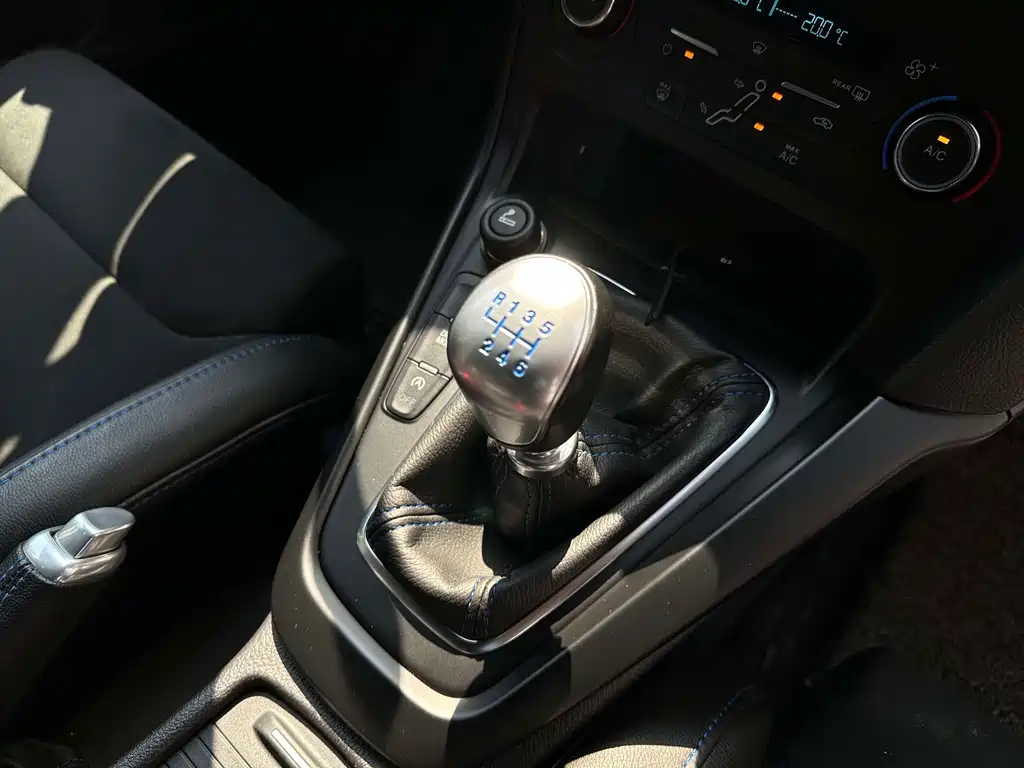Ford Focus (Import) — миниатюра 21