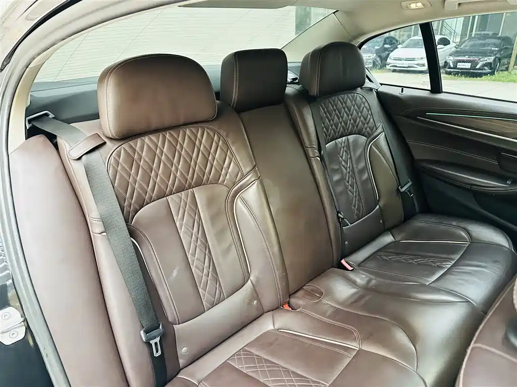 BMW 5 Series New Energy 530Le Luxury Package, фото 8