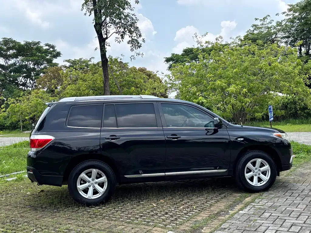 Toyota Highlander 2012 2.7L 5 мест Elite