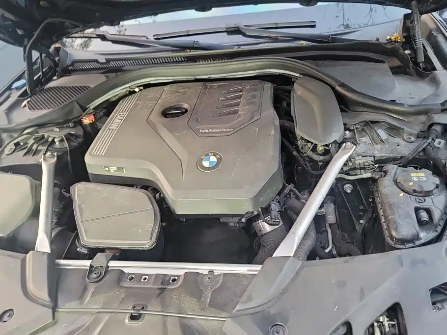 BMW 5 Series — миниатюра 10