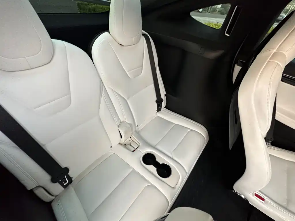 Tesla Model X — миниатюра 20