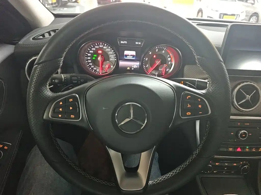 Mercedes-Benz GLA — миниатюра 11
