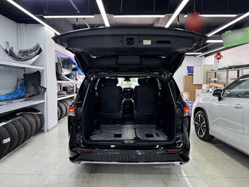 Toyota Granvia — миниатюра 19