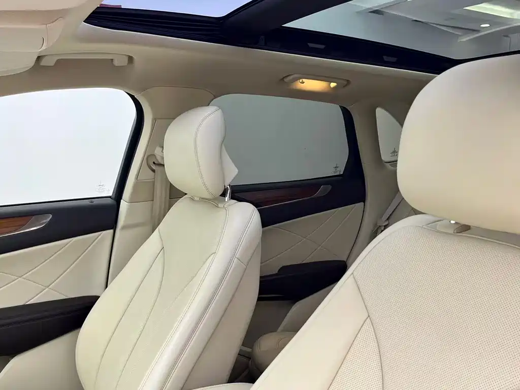 Lincoln MKC — миниатюра 13