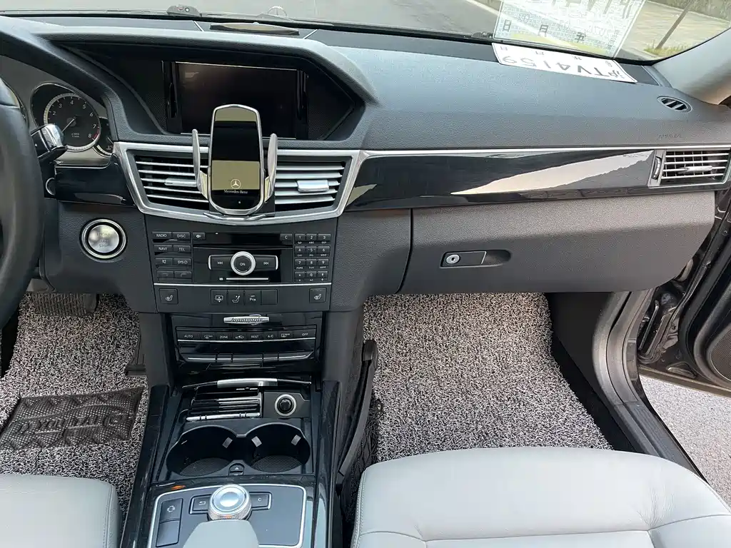 Mercedes-Benz E-Class — миниатюра 12