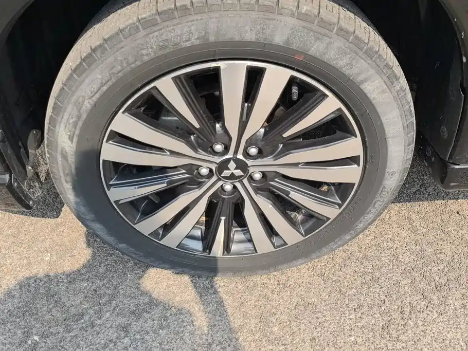 Mitsubishi Outlander — миниатюра 6