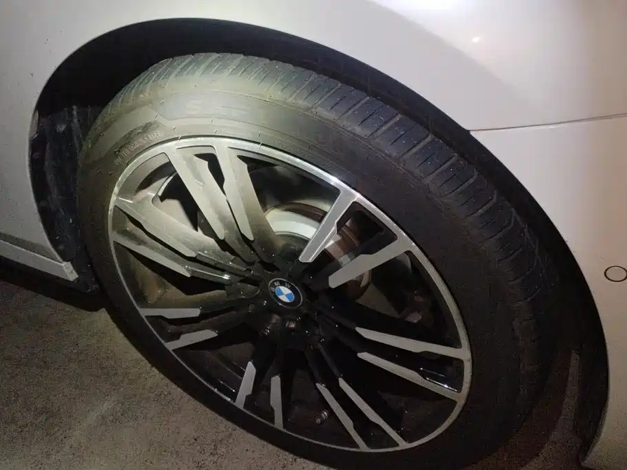 BMW 5 Series — миниатюра 6