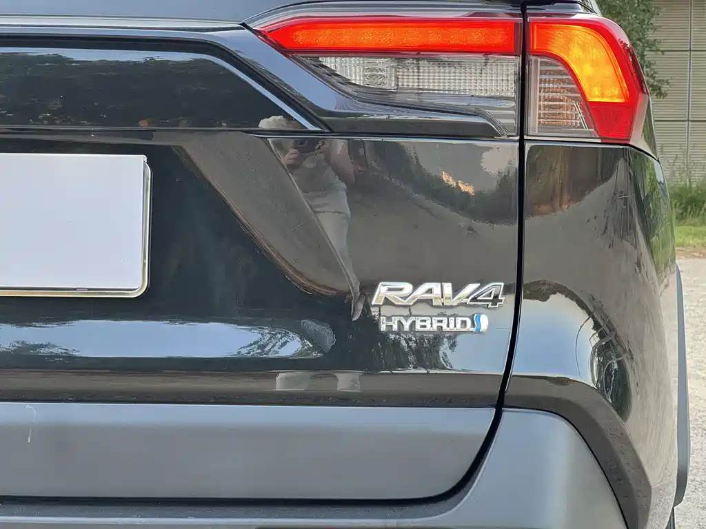 Toyota RAV4 — миниатюра 13