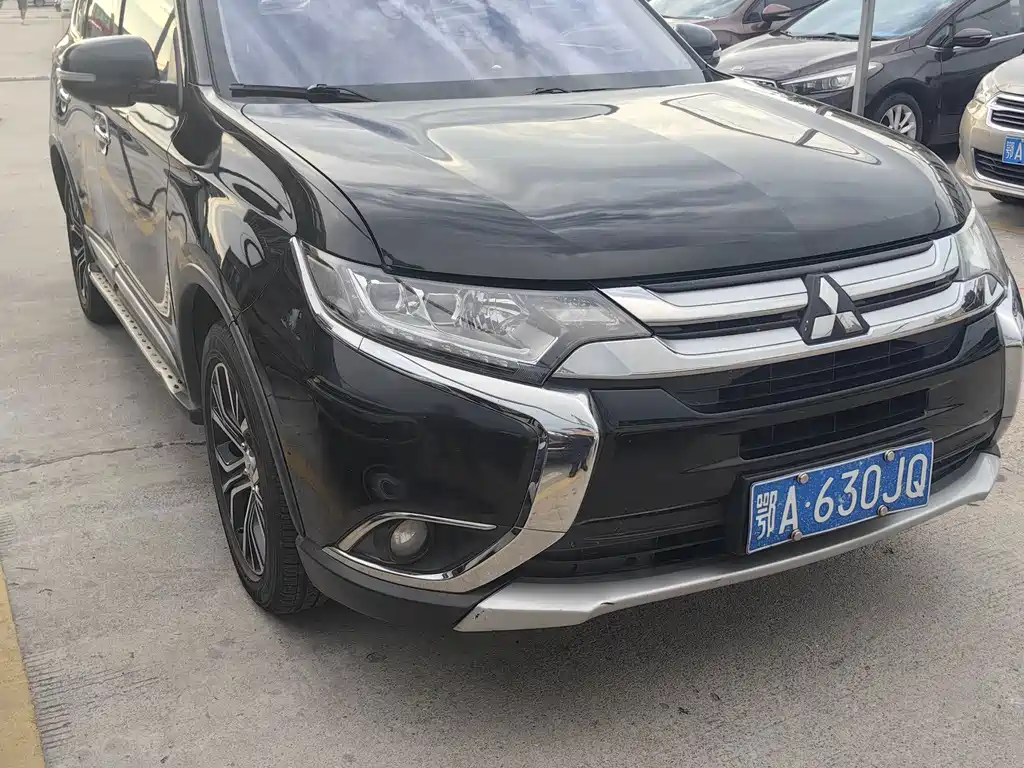 Mitsubishi Outlander — миниатюра 3