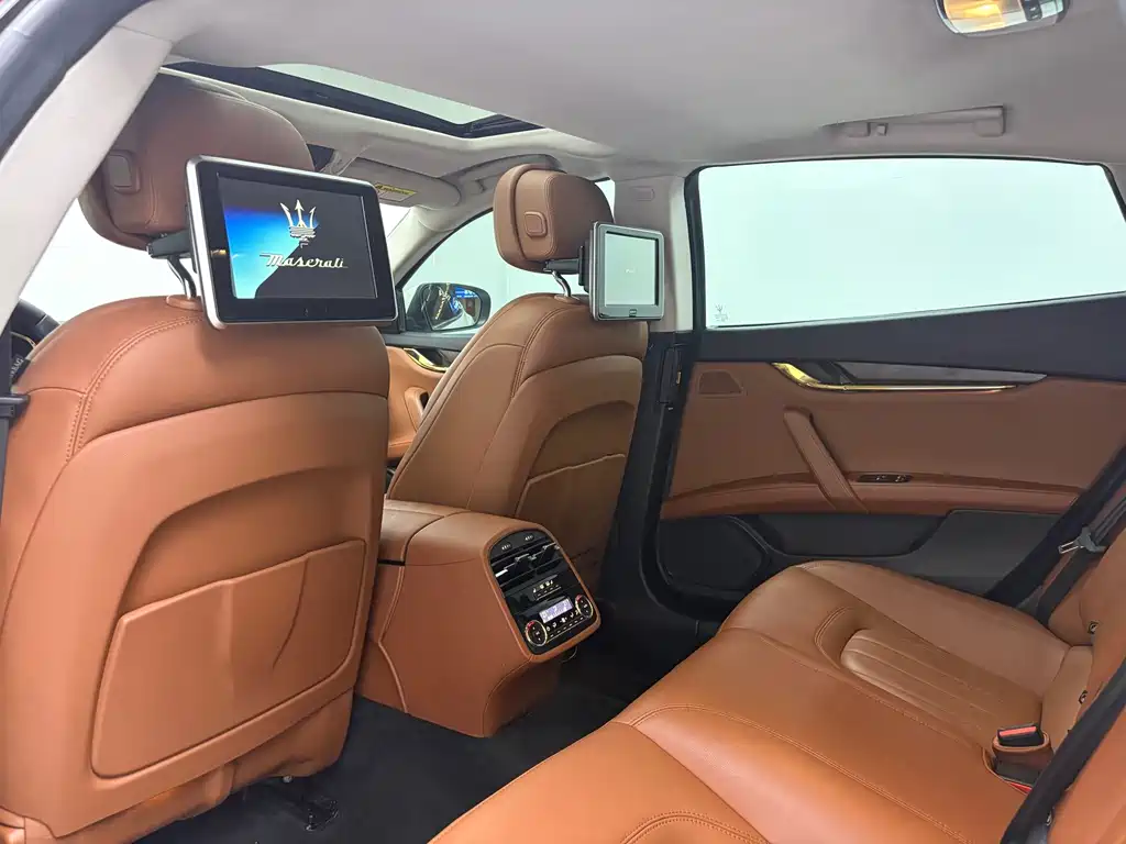 Maserati Quattroporte — миниатюра 8