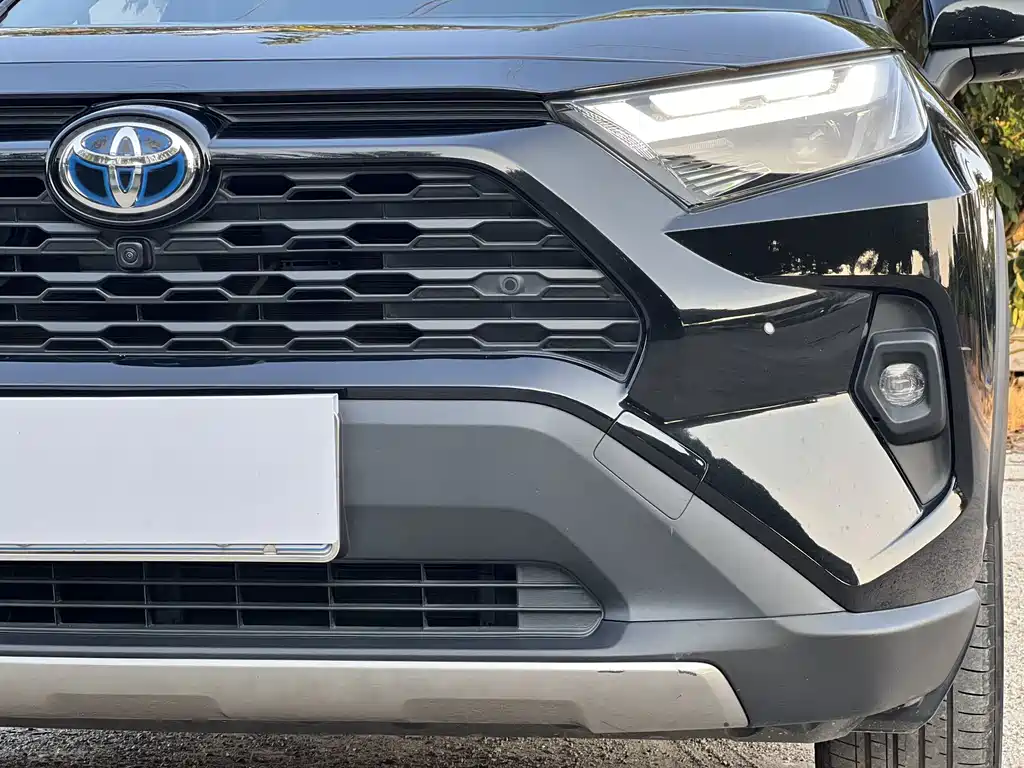 Toyota RAV4 — миниатюра 4