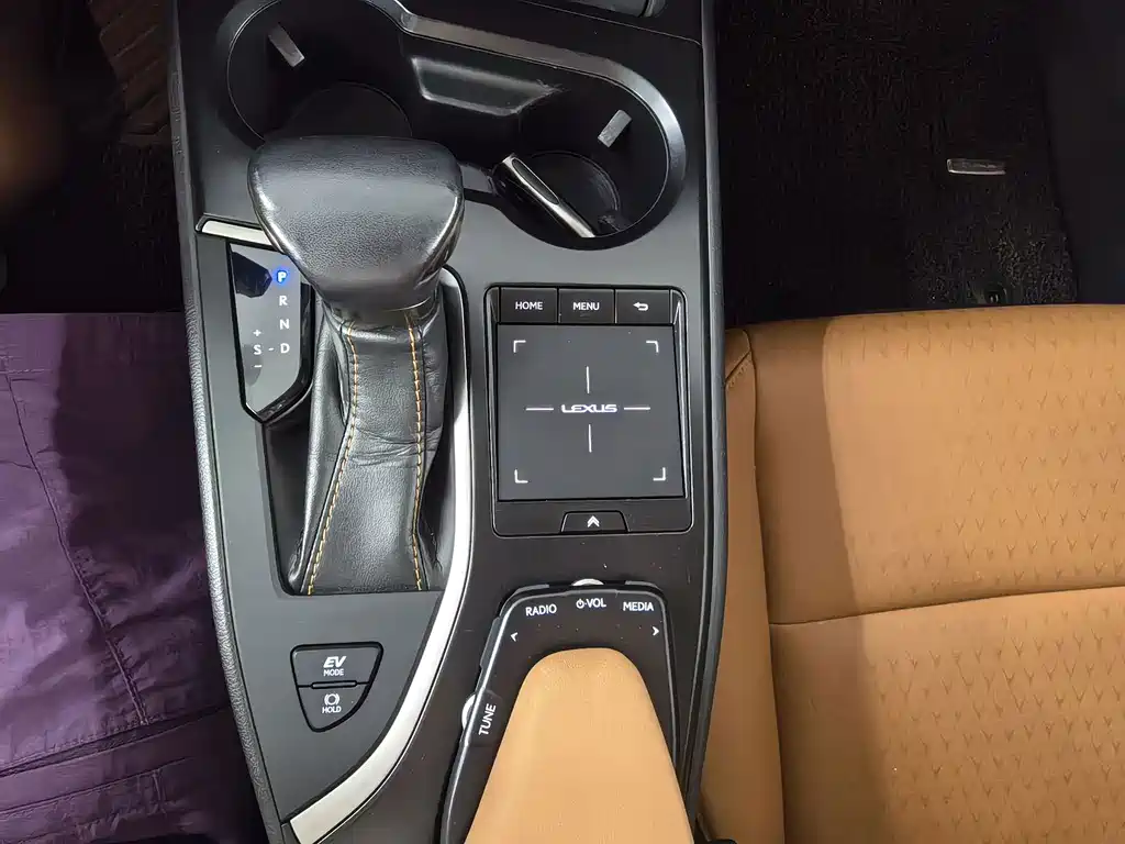 Lexus UX — миниатюра 19