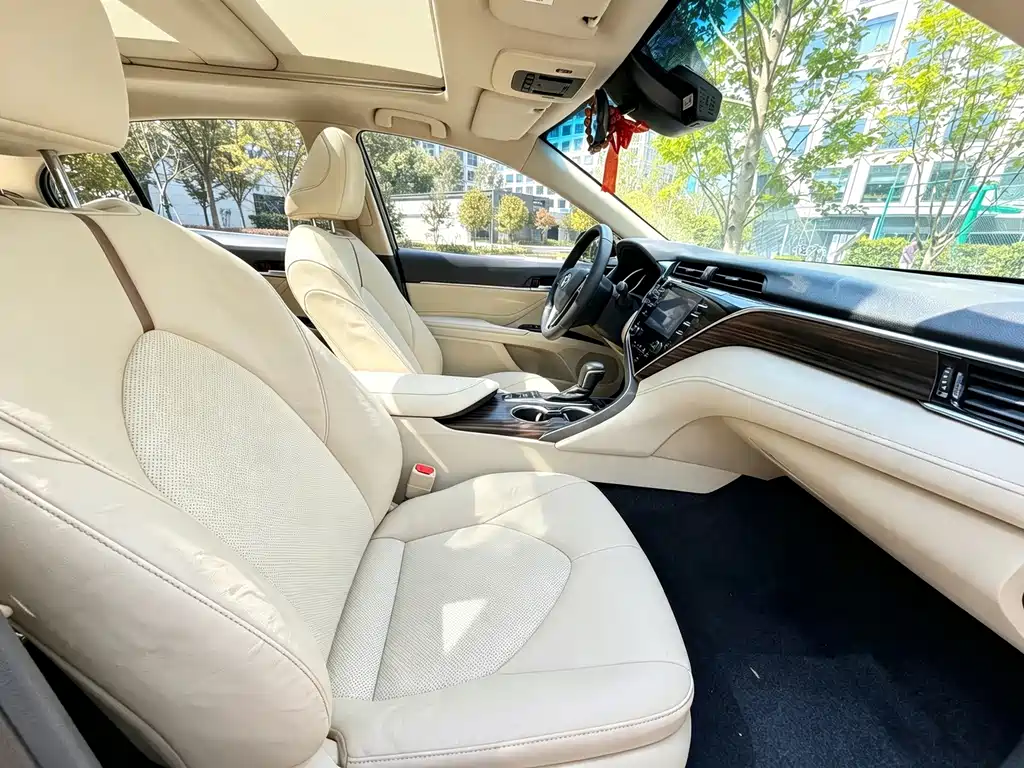 Toyota Camry — миниатюра 6