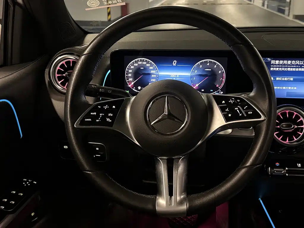 Mercedes-Benz GLB — миниатюра 17
