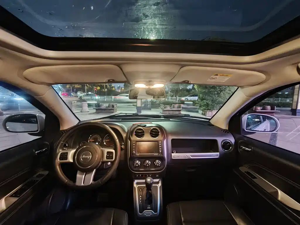 Jeep Compass (Import) — миниатюра 10