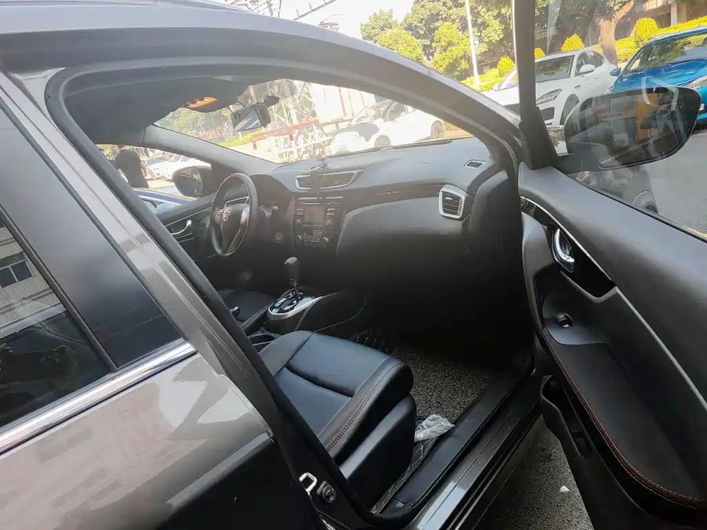 Nissan Qashqai — миниатюра 10