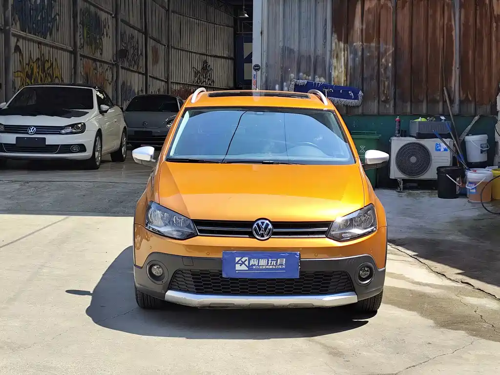 Volkswagen Polo 2014 1.6L Cross Polo AT