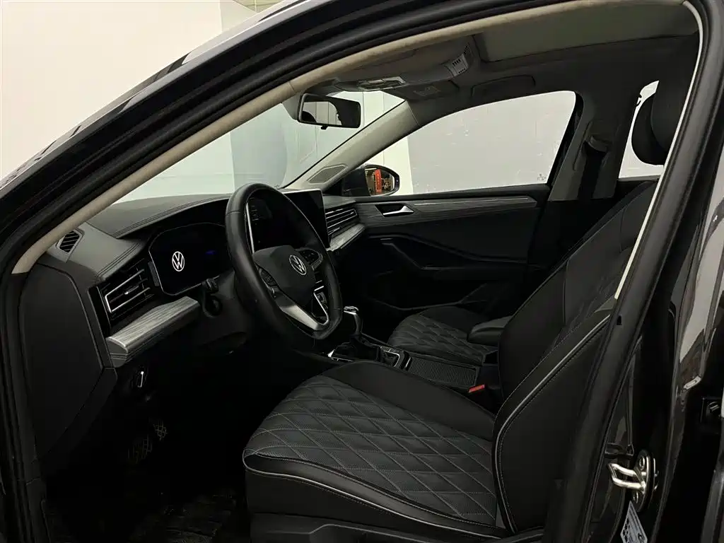 Volkswagen Sagitar 2023 300TSI DSG
