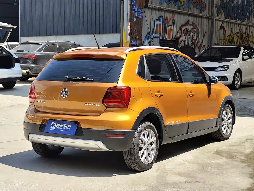 Volkswagen Polo 2014 1.6L Cross Polo AT
