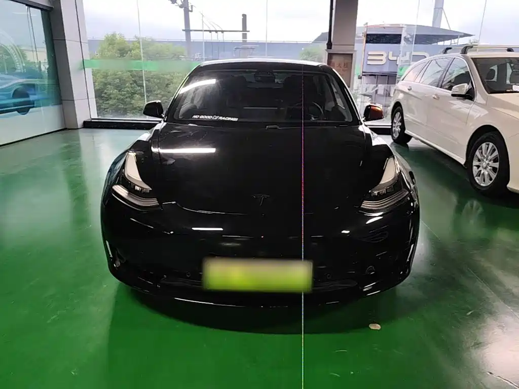 Tesla Model 3 — миниатюра 3