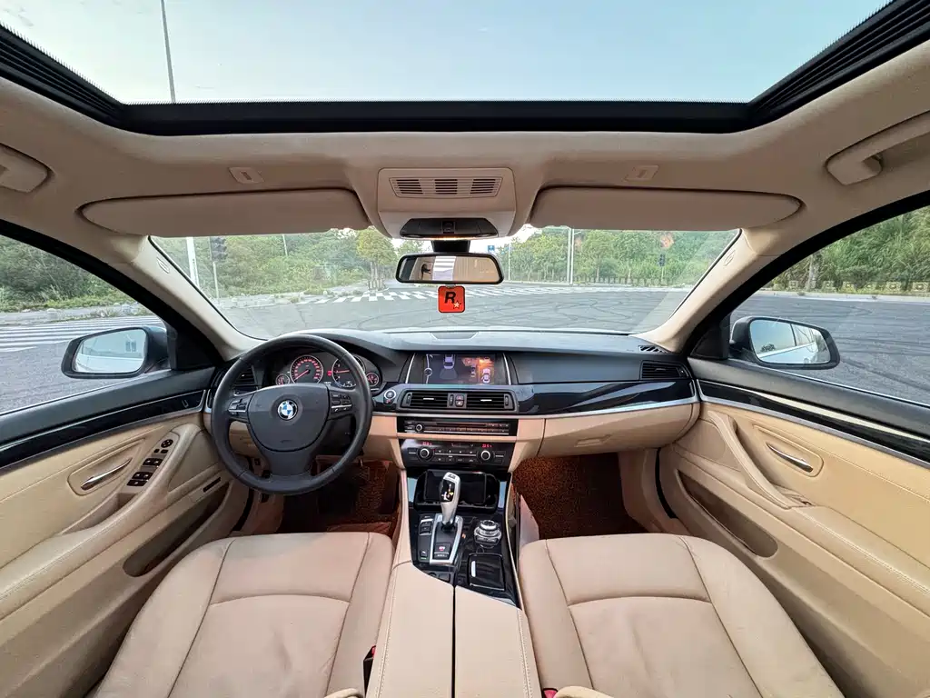 BMW 5 Series — миниатюра 10