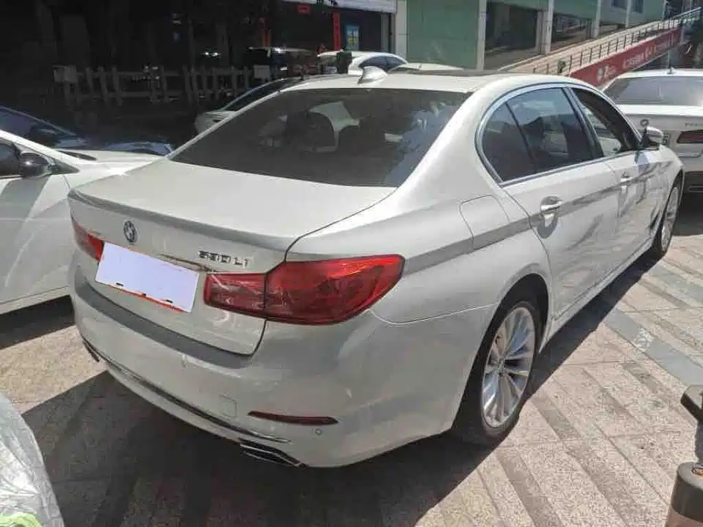 BMW 5 Series — миниатюра 4