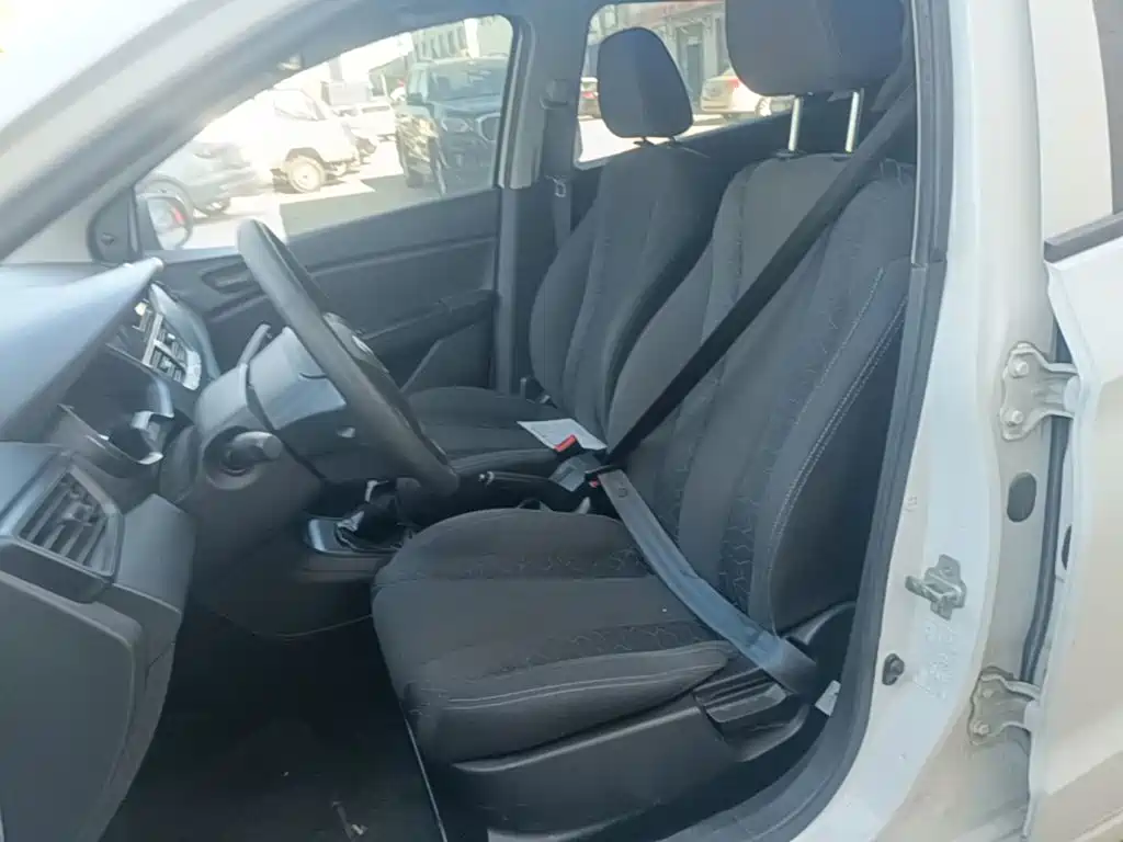 Baojun 310 — миниатюра 15
