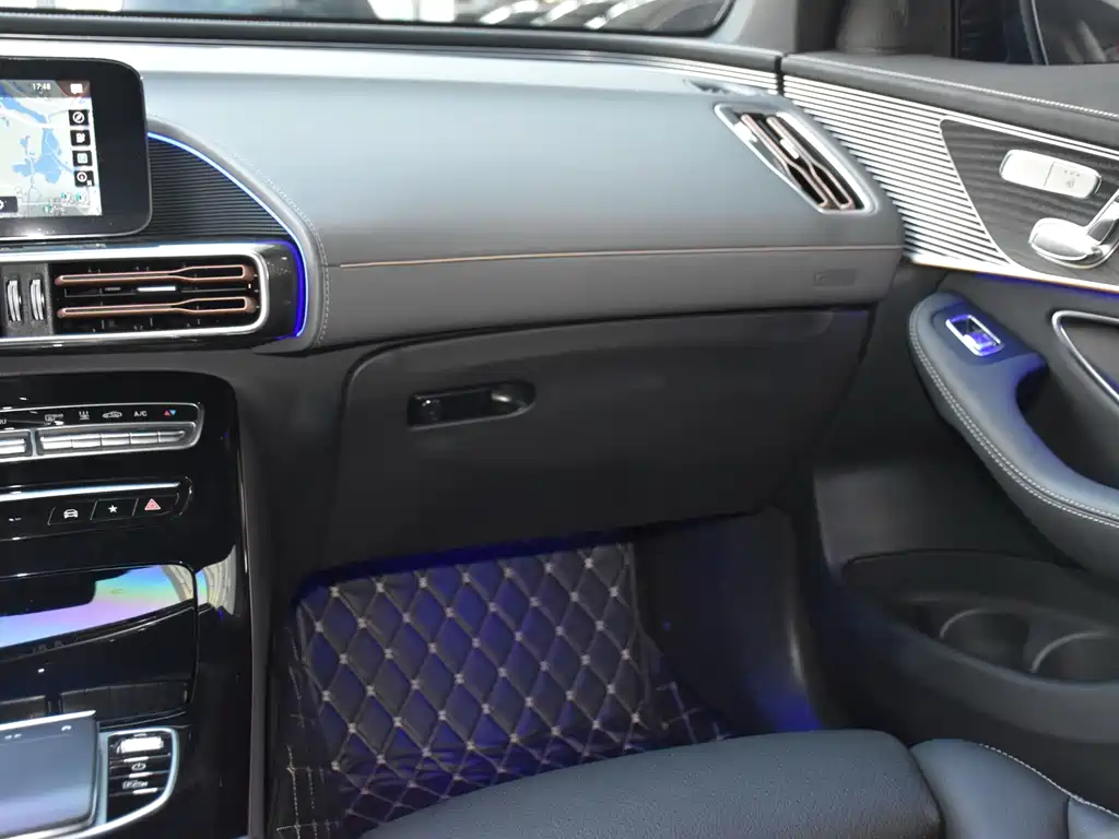 Mercedes-Benz EQC — миниатюра 12