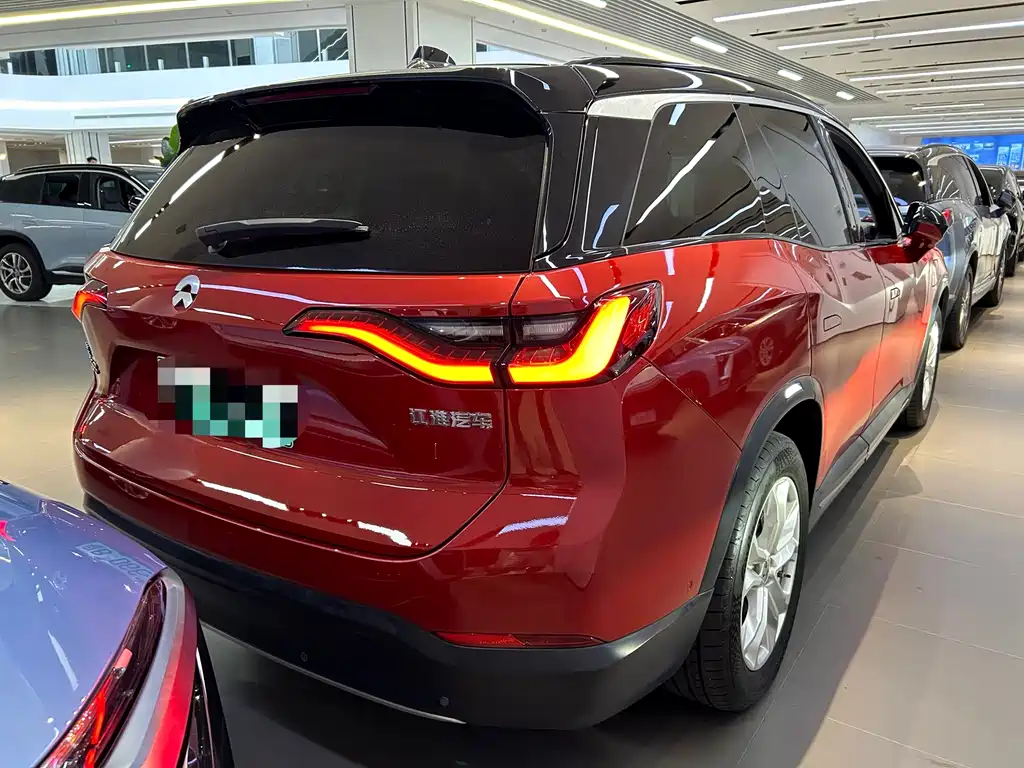 NIO ES8 2018 355KM мест