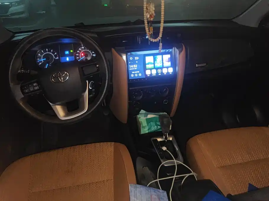 Toyota Fortuner — миниатюра 12