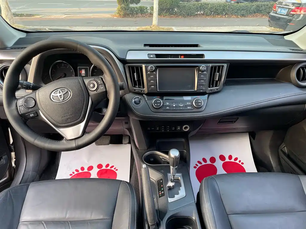 Toyota RAV4 — миниатюра 10