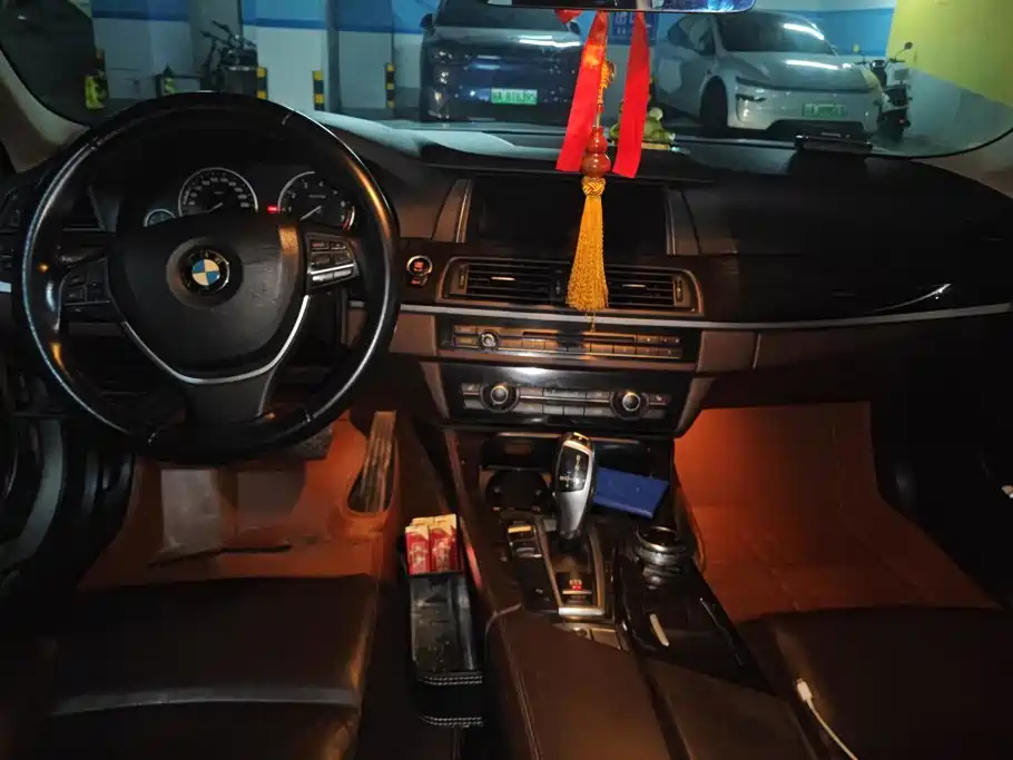 BMW 5 Series — миниатюра 12