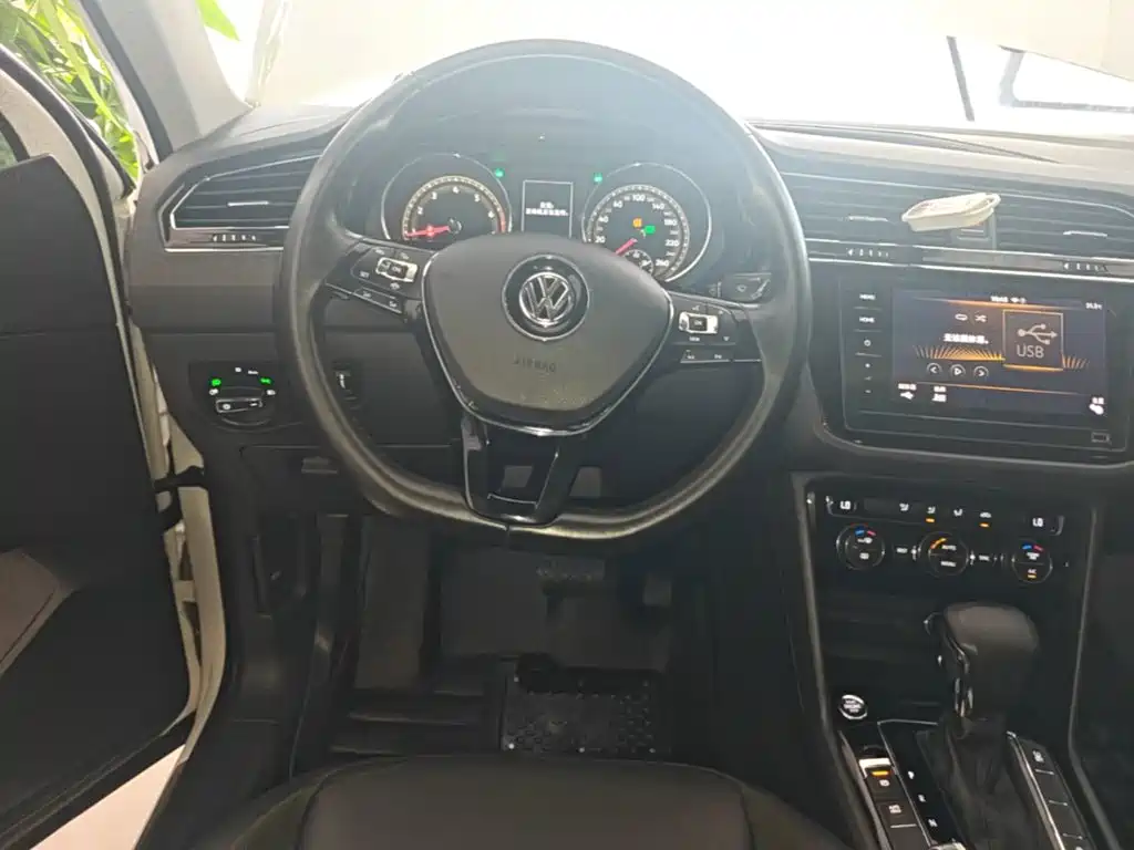 Volkswagen Tiguan L — миниатюра 11