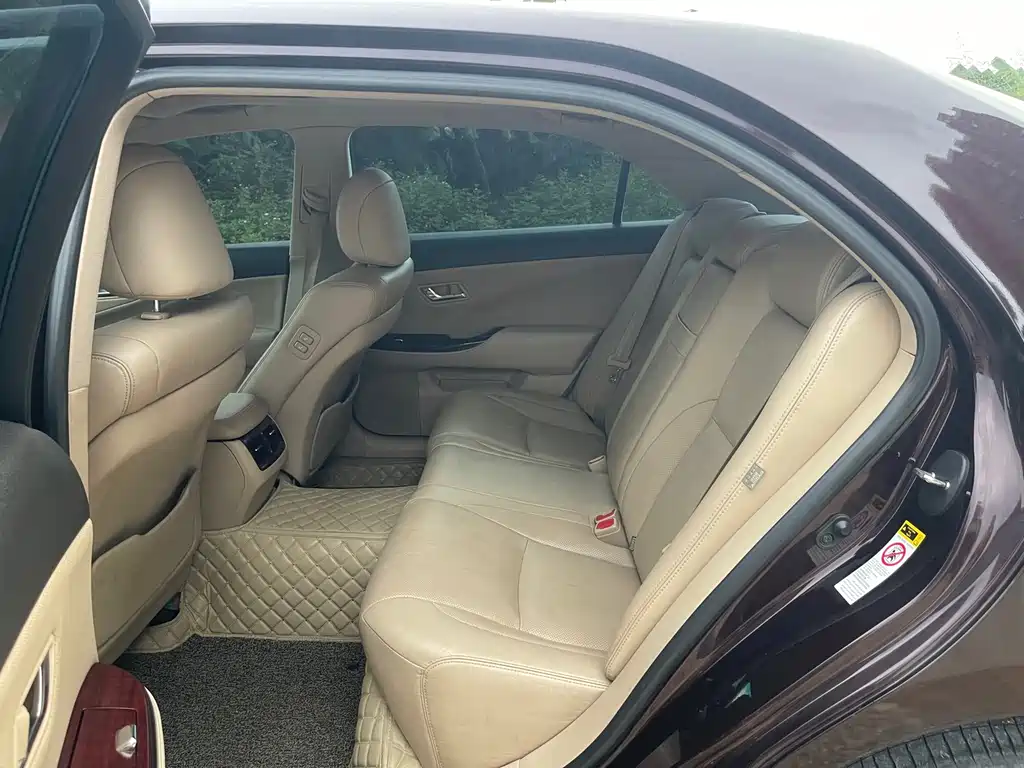Toyota Crown — миниатюра 6