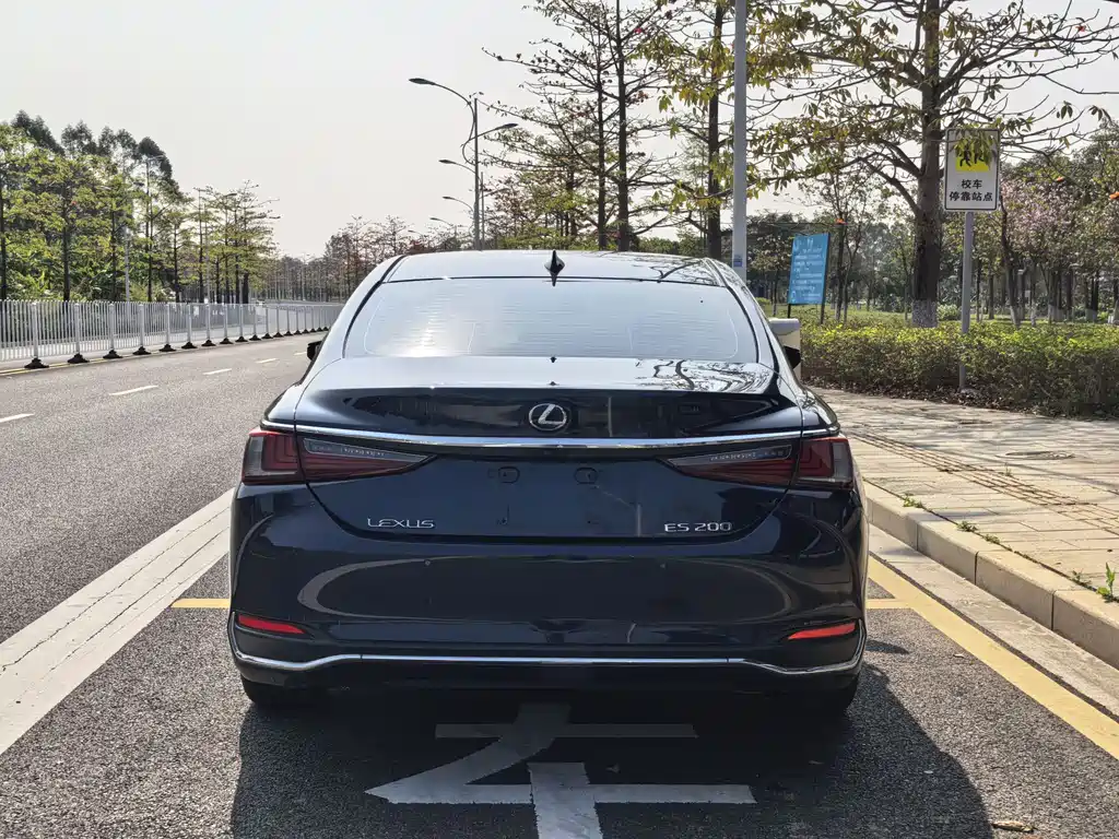 LEXUS ES