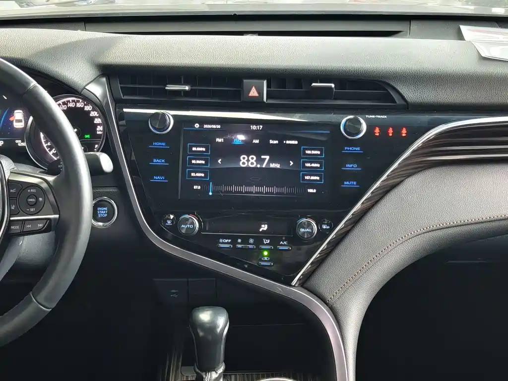 Toyota Camry — миниатюра 11