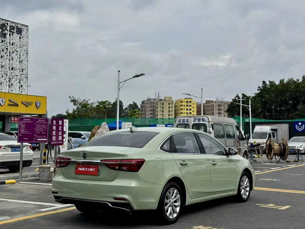 ROEWE  I6 NEW ENERGY