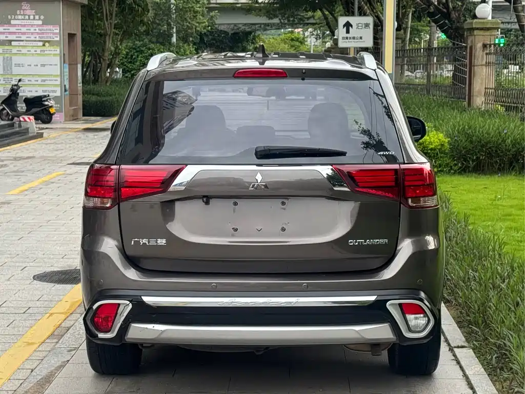 Mitsubishi Outlander — миниатюра 5
