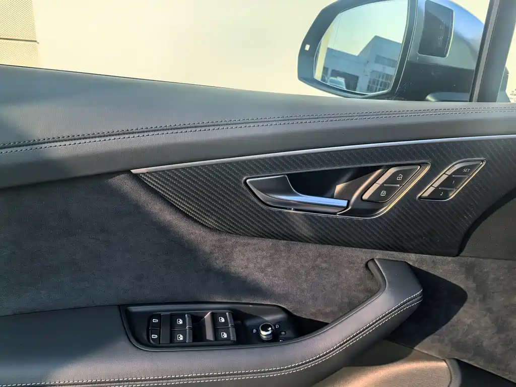 Audi SQ7 4.0 TFSI, фото 13
