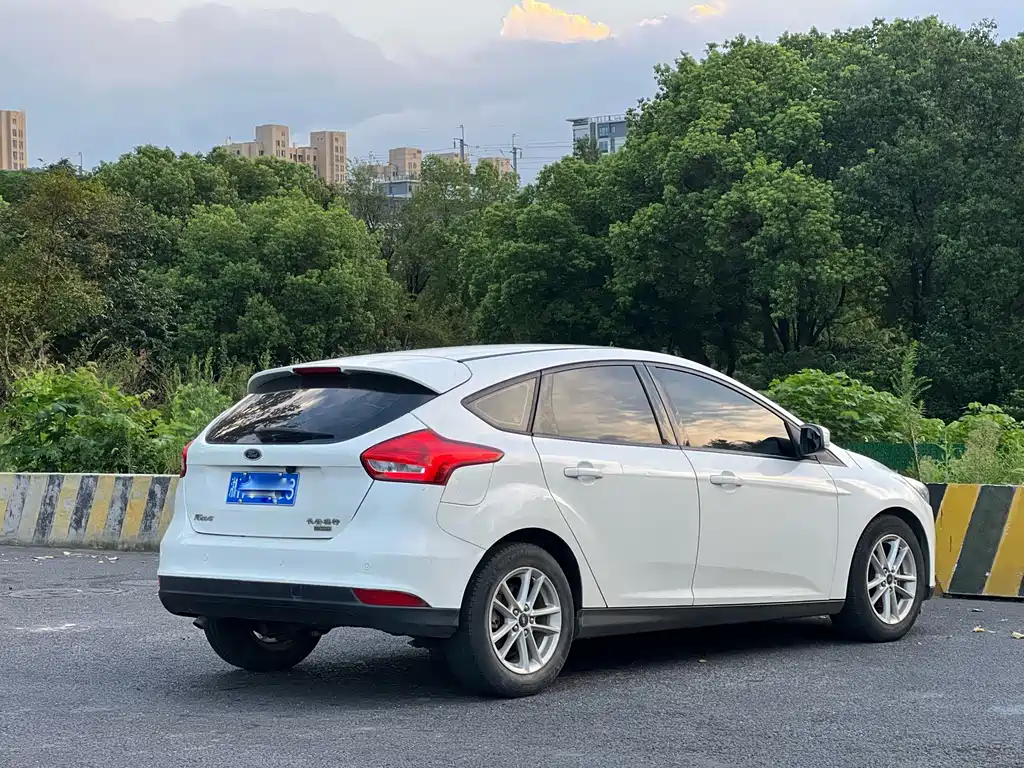 Ford Focus — миниатюра 7