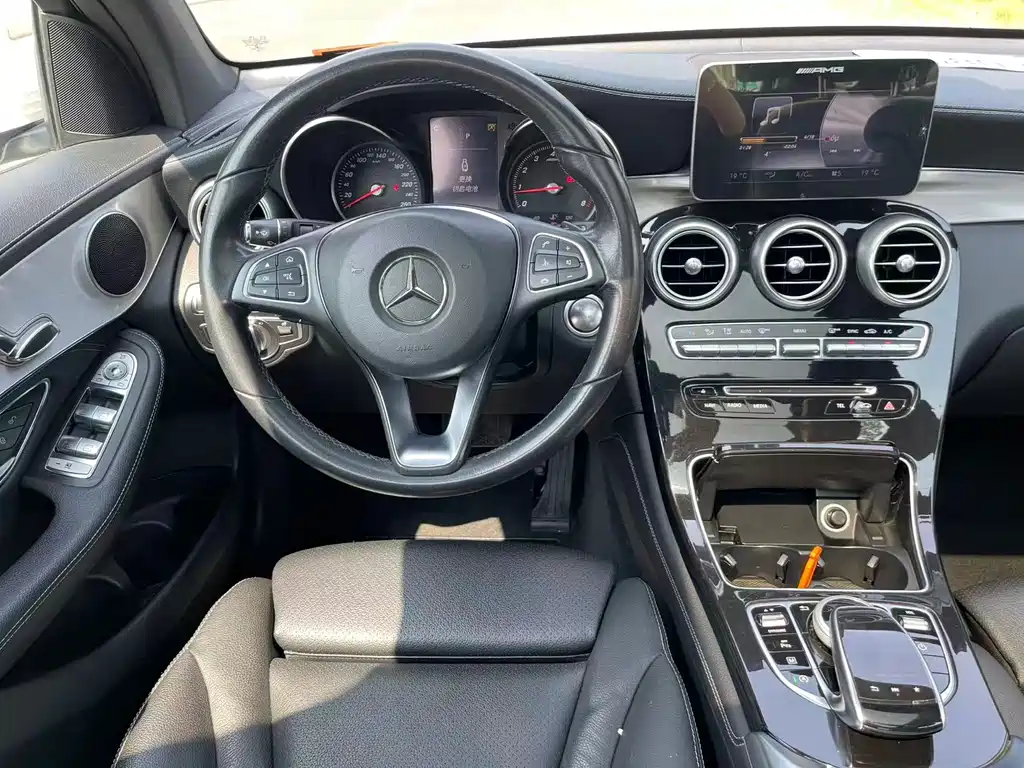 MERCEDES-BENZ GLC
