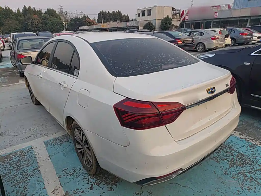 Geely Emgrand — миниатюра 5