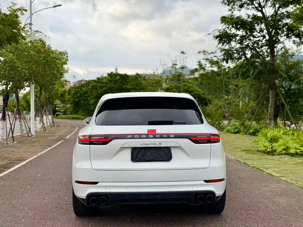 Porsche Cayenne — миниатюра 12