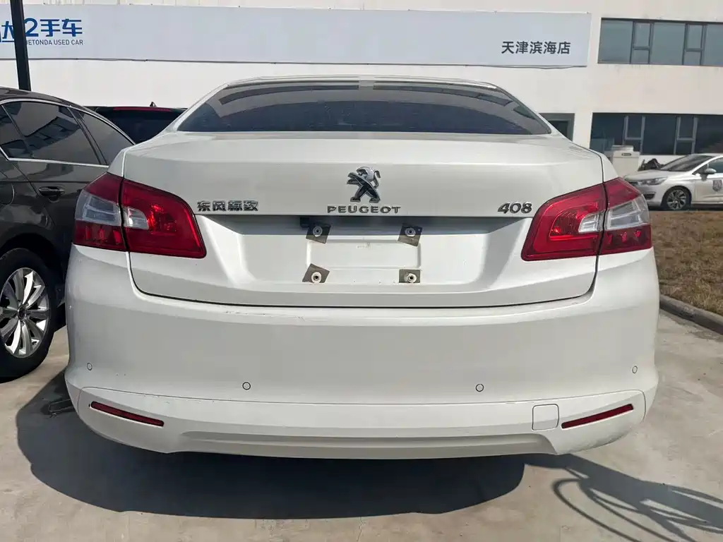 PEUGEOT 408