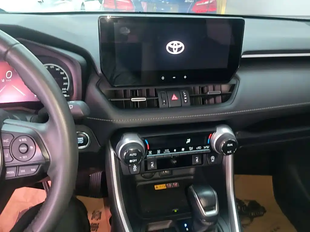 Toyota RAV4 — миниатюра 13
