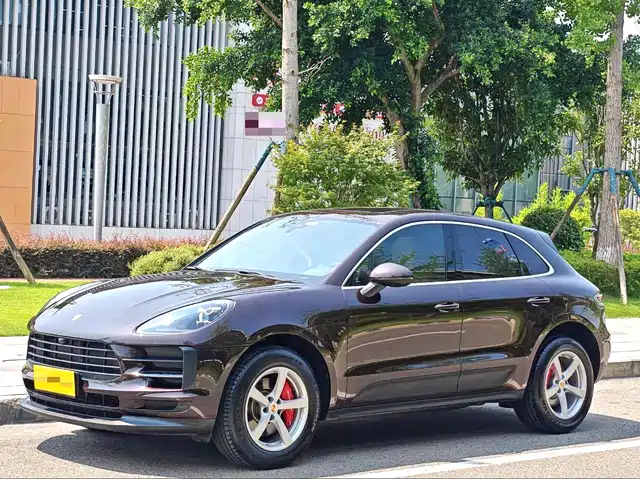 PORSCHE MACAN